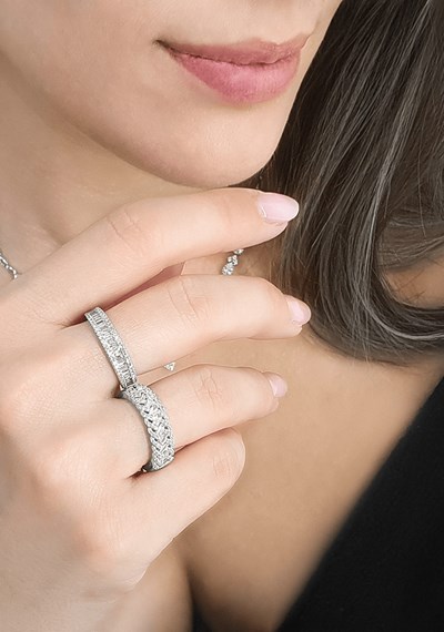 Eternity Bands and Wedding Rings: The Perfect Pairing for Timeless Elegance