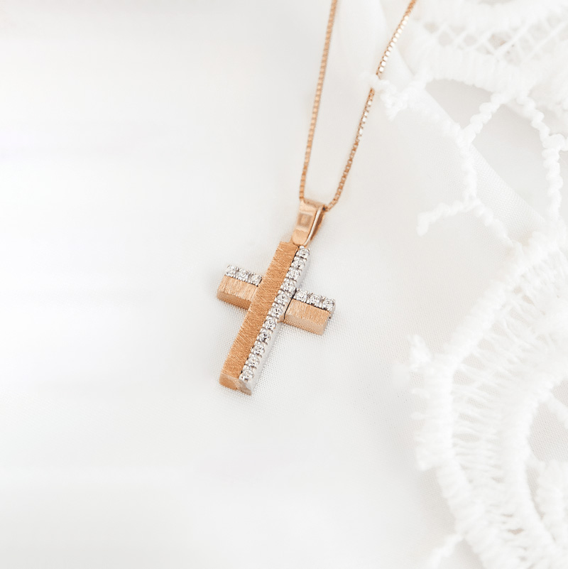 Βαπτιστικός Σταυρός: Το σημαντικότερο δώρο του νονού