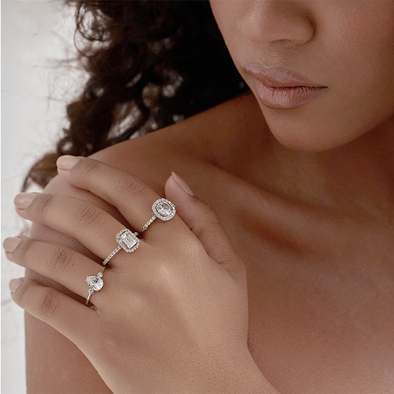 Δαχτυλίδι Ροζέτα με Λευκό Ζαφείρι Cushion Cut και Διαμάντια